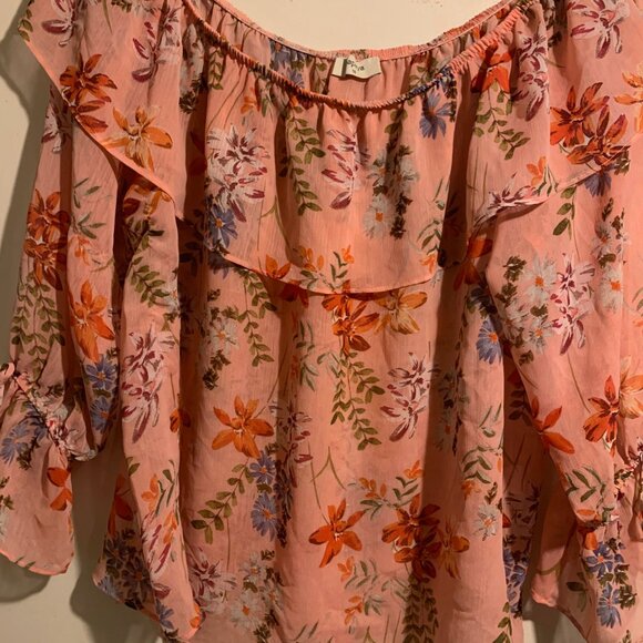 Worn a couple times but in great condition - Smoke free home - Picture 6 of 7